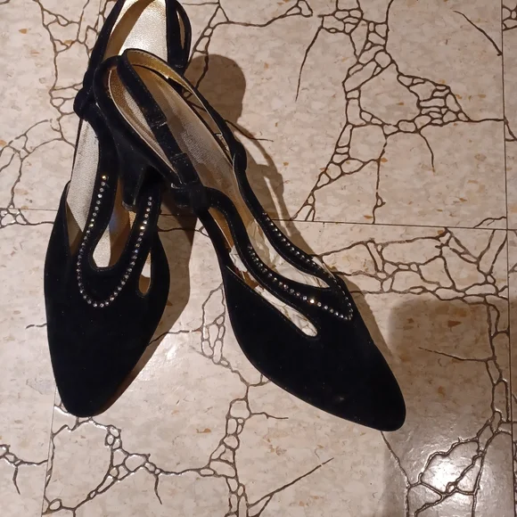 Shoes - Picture 2 of 7